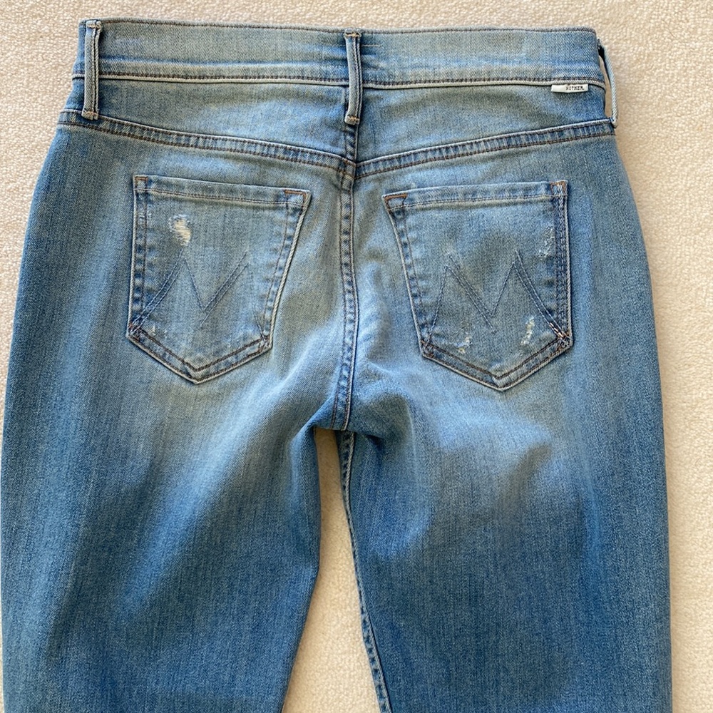 Like new MOTHER Undone Hem Dropout Cliffhanger crop denim jeans - Picture 15 of 16